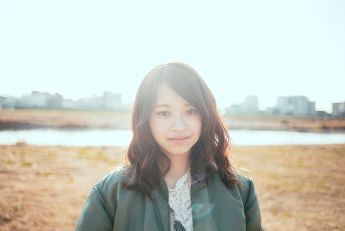 フェミニンな印象にまとめたいときは、ミディアムヘアがおすすめ