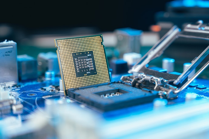 メモリ:8GBを基準に選ぼう。ゲーマーやクリエイターには16GB以上がおすすめ