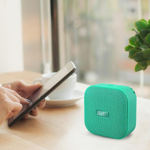 出力はワンルームなら5~10W、リビングなら10〜20W、屋外なら20W以上が目安
