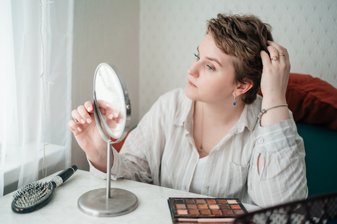 圧迫感の少ないものならヘアピースに注目。蒸れにくさもうれしい