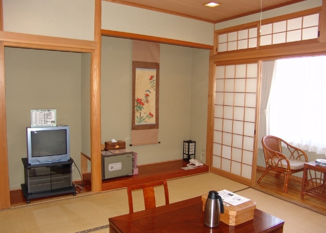 和風が好きな人や床座が落ち着く人は、旅館をチェック