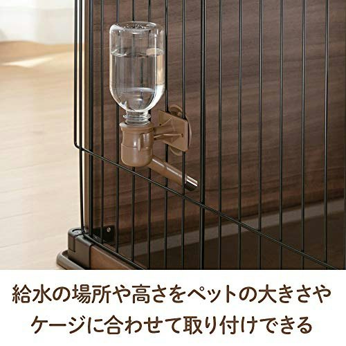 ケージで長く過ごすなら飲みやすい位置につけられるノズルつき給水ボトルが便利