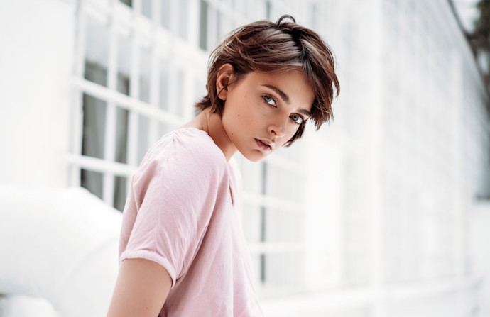 爽やかさを演出したい人には、ショートヘアがうってつけ