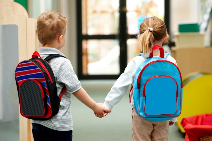 幼稚園(3〜4歳程度):登園や遠足にも使いやすい15L前後がぴったり