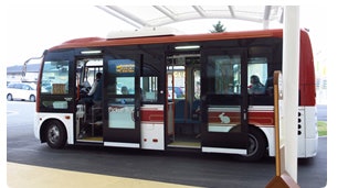 電車で訪れるなら、送迎サービスがあると便利