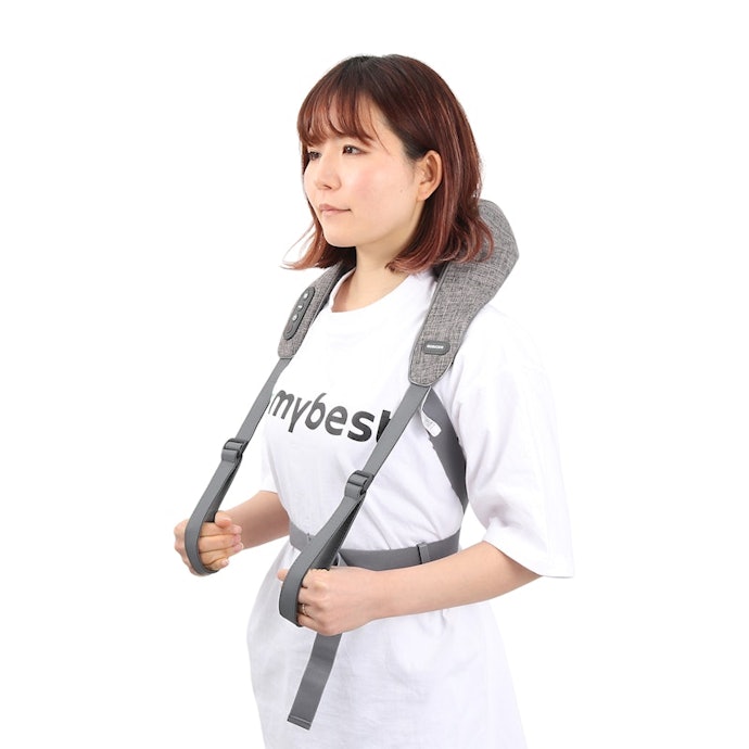 首や肩をしっかり掴んでほぐせる。強めのもみ心地でスッキリ感があった