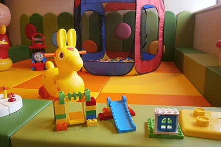 キッズサービス:子どもが楽しめる施設やアメニティの有無を確認