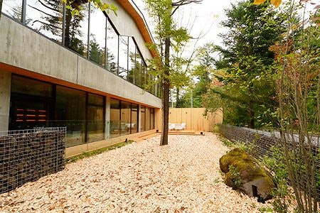 旧軽井沢エリア:高級別荘地が立ち並ぶ、リゾートホテルの多い場所。観光も便利