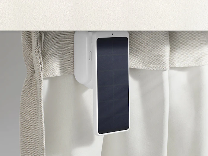 音声アシスタント対応でスマートに操作可能。ソーラーパネル・リモートボタンなど別売りアイテムも充実