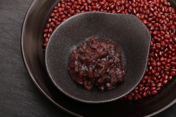 小豆の風味を感じたいなら粒あん、なめらかさを重視するならこしあんがおすすめ
