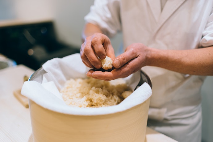 赤酢の色はメニューに合わせて。初めての方や酢飯には薄い色のものがおすすめ