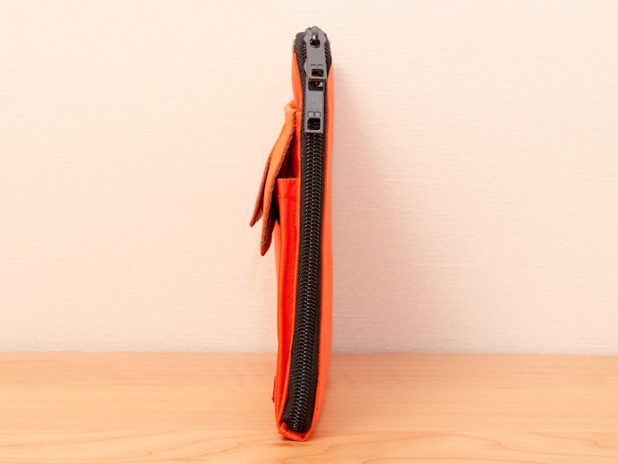 バッグ内の仕切りとして使用するなら薄型