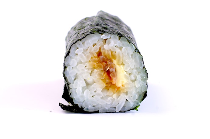 酢飯とクリームチーズのバランスがよい手巻き寿司