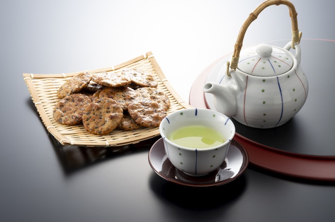 甘いものが苦手なら、おつまみ・お茶請けなども検討して