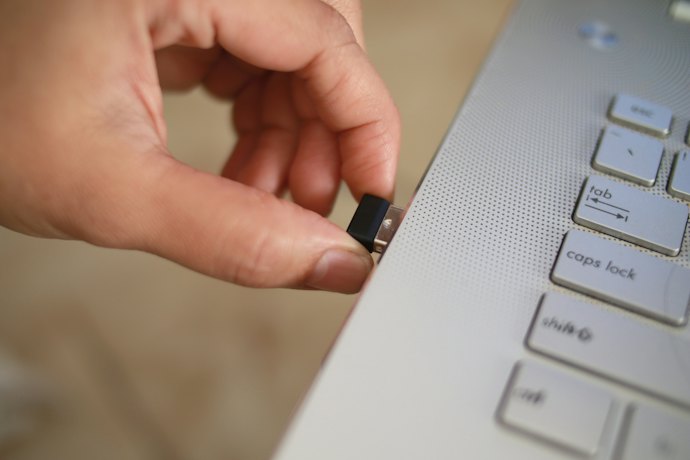 ワイヤレスは、デバイスが対応しているならBluetooth接続がベター