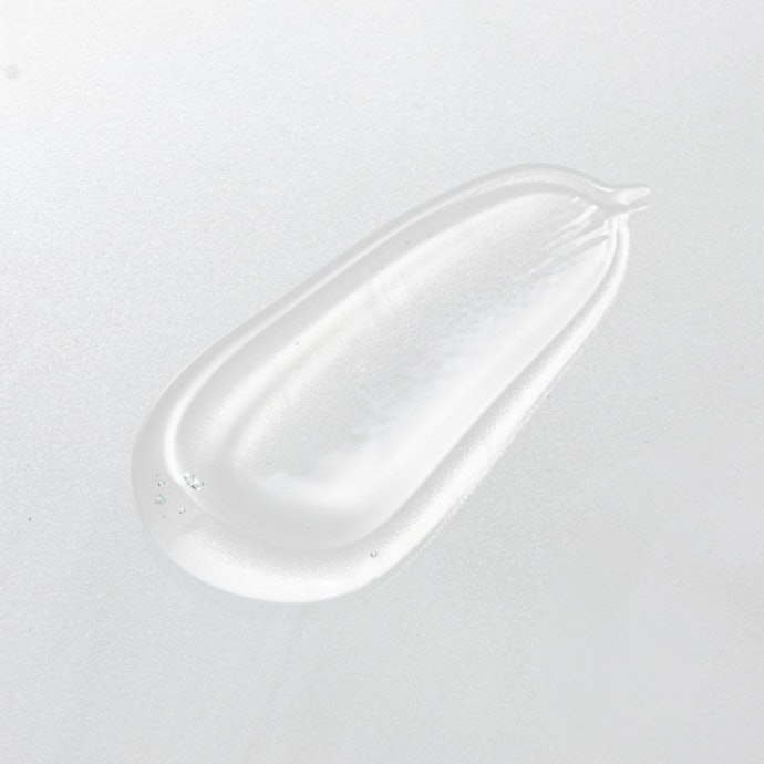塗布後の素足はベタつきがち。靴下を履くのがおすすめ