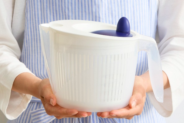 小さめの冷蔵庫には入らない高さ。折りたたみもできず、収納場所をとる