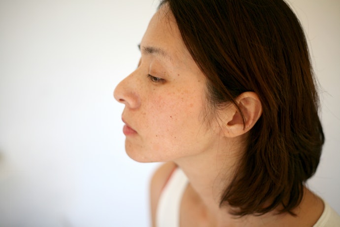 シミ予防には、美白有効成分入りの医薬部外品をチョイス