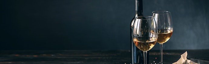 お酒をたくさん飲む場合は、アルコール飲み放題がつけられるかも確認しよう