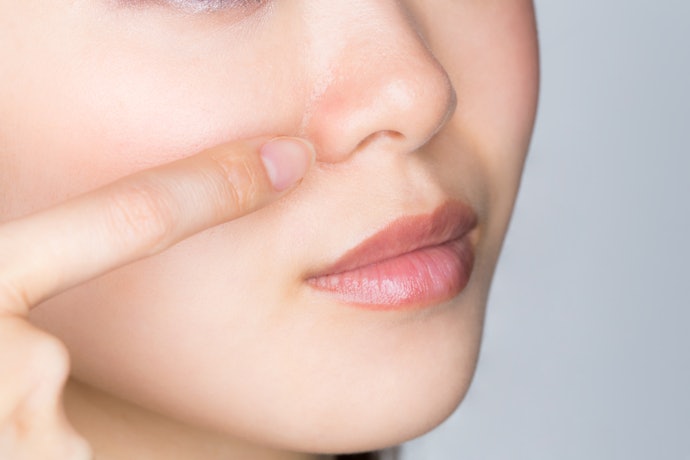 鼻筋や小鼻にアプローチしたいなら、EMSや音波振動がおすすめ
