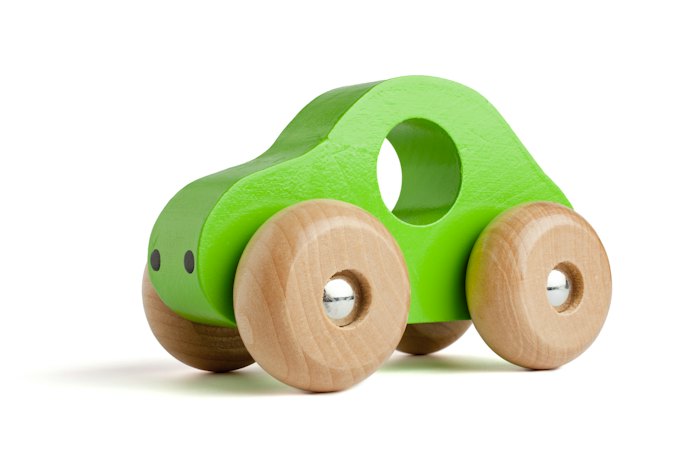 はじめてのミニカーには、温もりのある木製がうってつけ