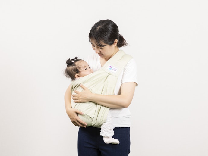 新生児期はスリングが活躍。寝かしつけや授乳など家用におすすめ