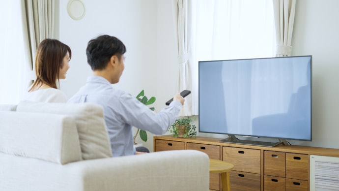 画面をやや見下ろす位置で視聴できる高さを選択。脚の有無もチェックして