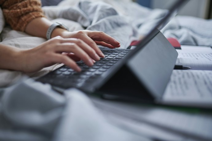 文章入力が多いなら、キーボード付きのタブレットPCがうってつけ