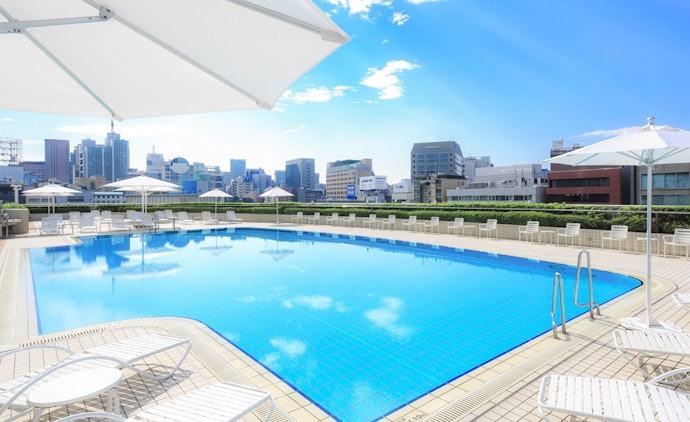 暑い季節は、プール付きホテルで夏らしさを満喫しよう