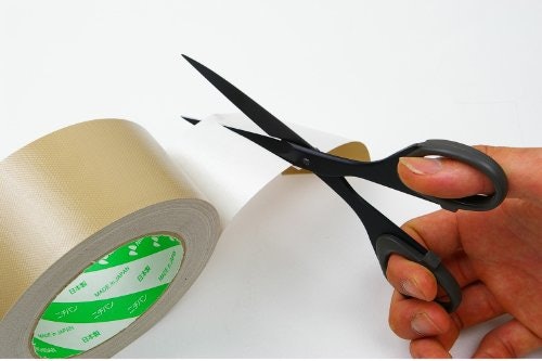 テープ類のカットもスムーズ。思いどおりに切れる