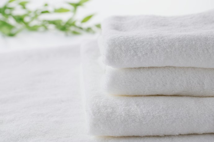厚手のタオル生地:綿やマイクロファイバーなどの触り心地のいいタイプを