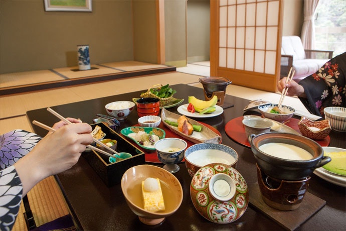 ゆっくり食事を楽しみたい人や子連れ旅行なら、部屋食プランをチョイス