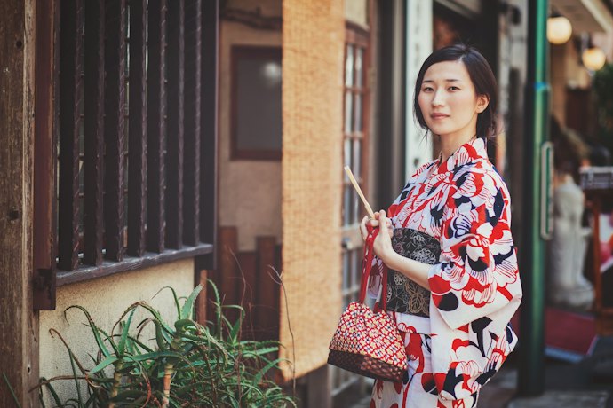 背が高い方には、大きな柄で大胆なデザインの浴衣を