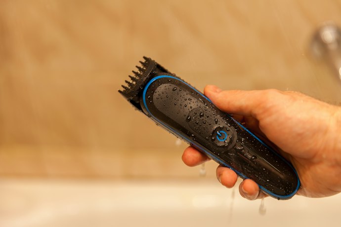 お風呂場で髭のお手入れを行いたいなら、防水機能付きがベター