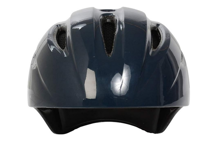 快適にプレーするために、通気性と強度に優れたヘルメットを選ぼう