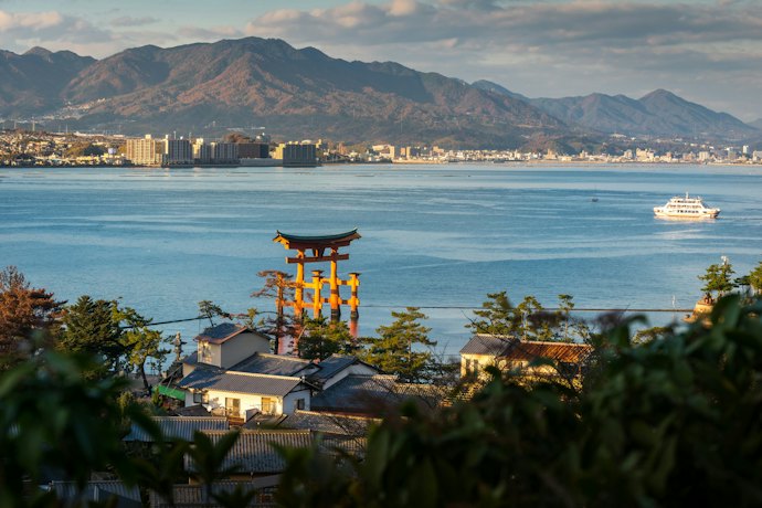 広島西エリアの荘厳な世界文化遺産にふれよう