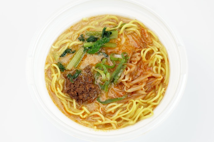 出汁が利いた濃厚な胡麻スープがおいしい担々麺