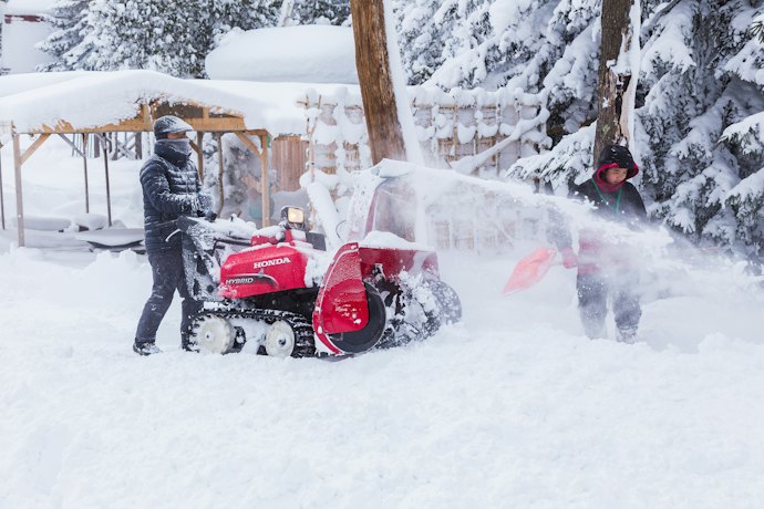 ラクに除雪できる自走式