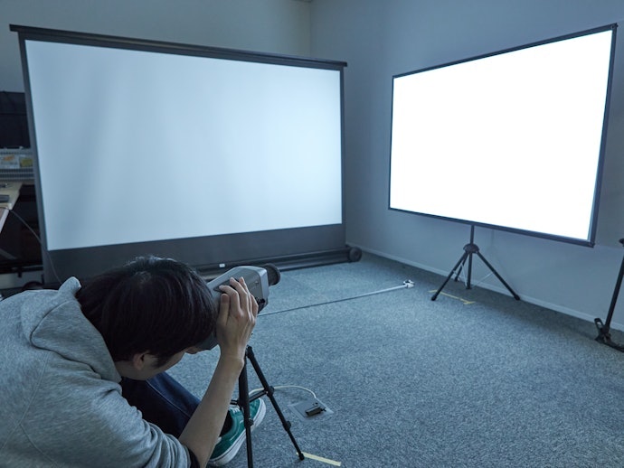 光度の誤差は少なく、光の反射は均一。裏面のほうが映像はきれい