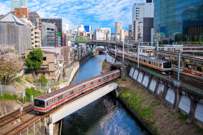 持ち込み買取なら楽器店が多いエリアで相見積もり。都内ならお茶の水・池袋・新宿が狙い目
