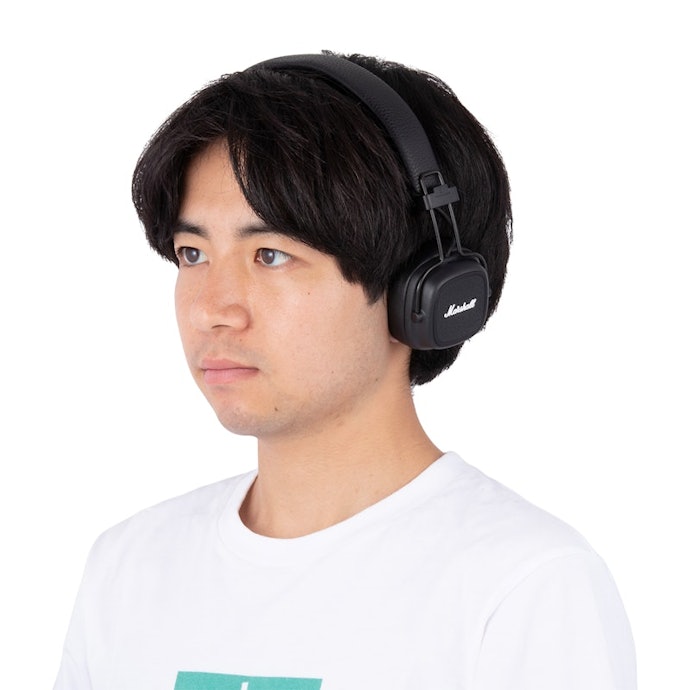 オンイヤー型特有の圧迫感はあるが、ヘッドバンドはフィットさせやすい