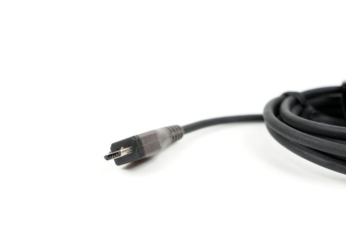 microUSB:従来のAndroidスマホ・タブレットに