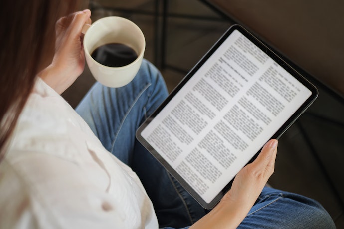 小説やビジネス書を読むなら、E Ink搭載の電子書籍リーダーがぴったり