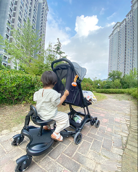 座って乗れるサドルつきなら長時間の移動に便利