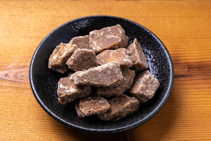 黒糖:ミネラルが豊富。料理にコクと濃厚な甘味をプラスしたいときに
