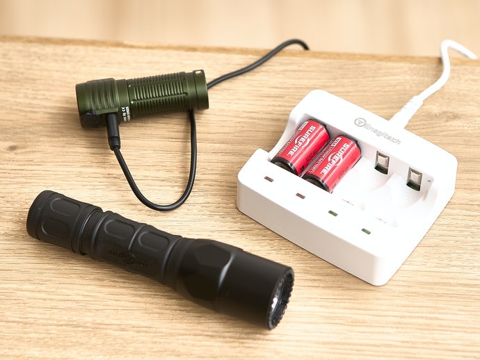 持ち運ぶなら充電式や乾電池式が便利