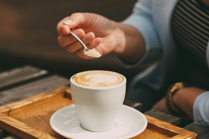 甘み付けによる風味の変化にこだわりたい人は、コーヒーシュガーを選ぼう