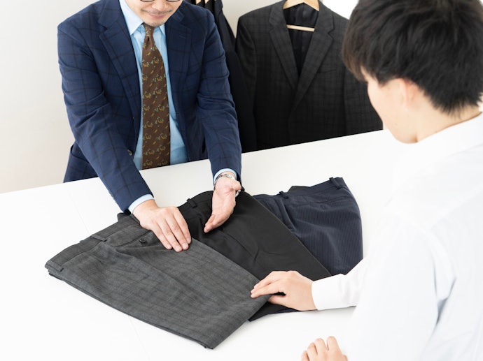 プロ目線で的確なアドバイスをしてくれる担当者がいるお店を選ぼう。一度お店で雰囲気を確認するのがおすすめ