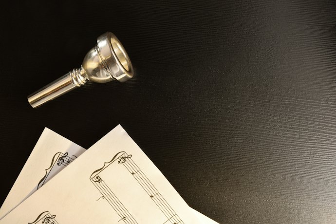 出しやすい音域・音色はカップの形で決まる!