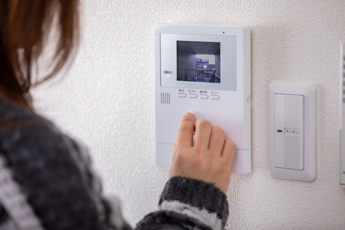 女性の一人暮らしには、ボイスチェンジ機能が便利